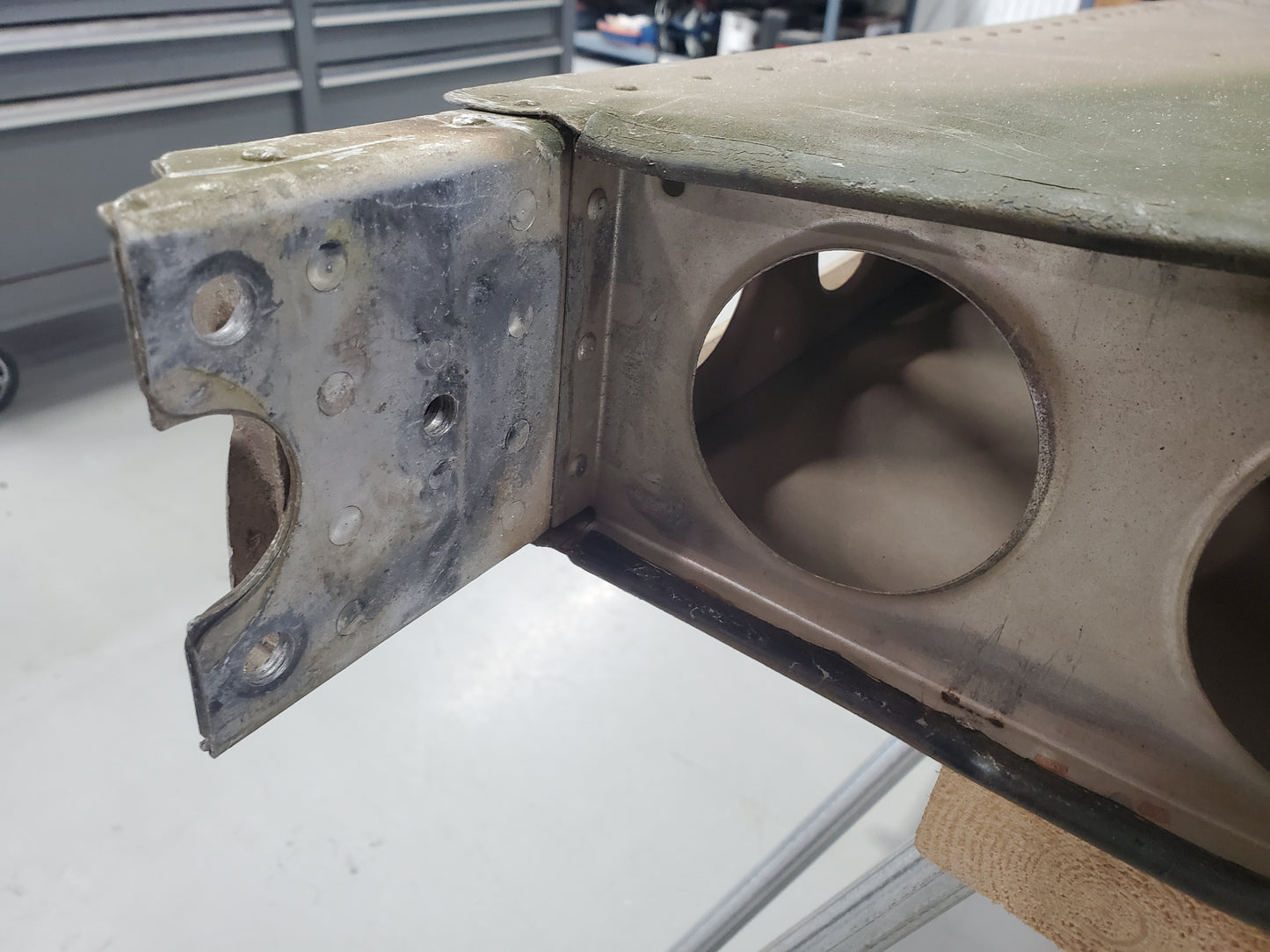 Fin Assembly with Dorsal - Cessna 185 - 735