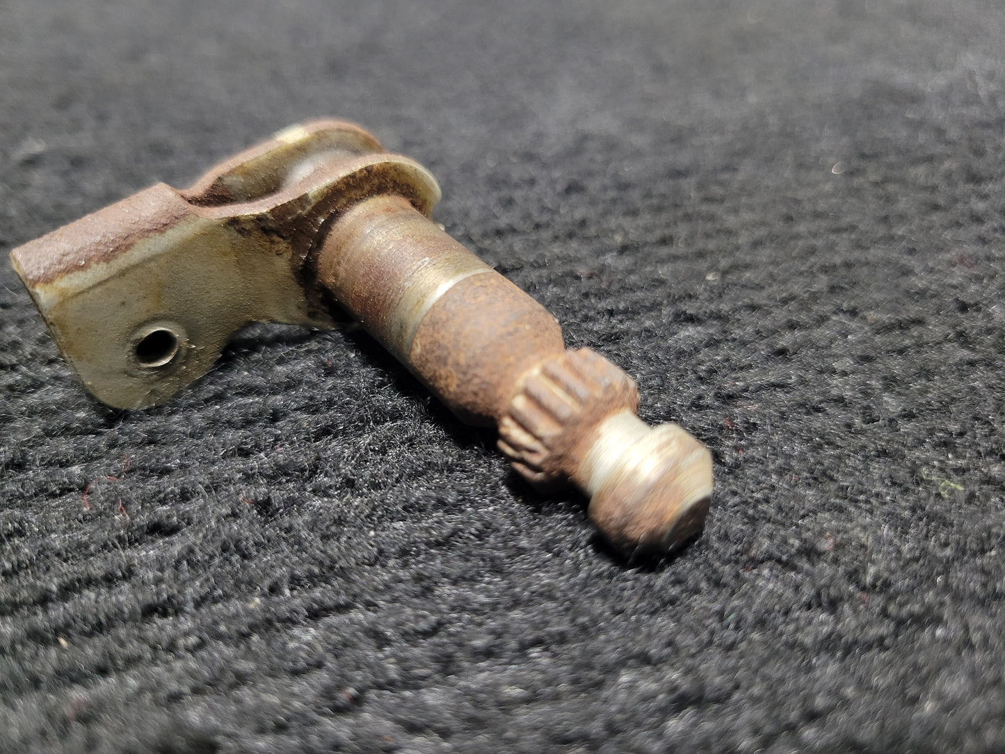 LH Door Shaft Assy - Cessna - C-FSWV