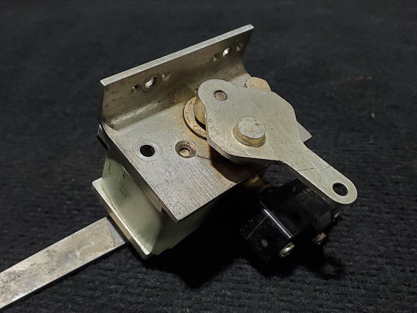 Flap Actuator Switch Assy - Cessna - OO-SEX