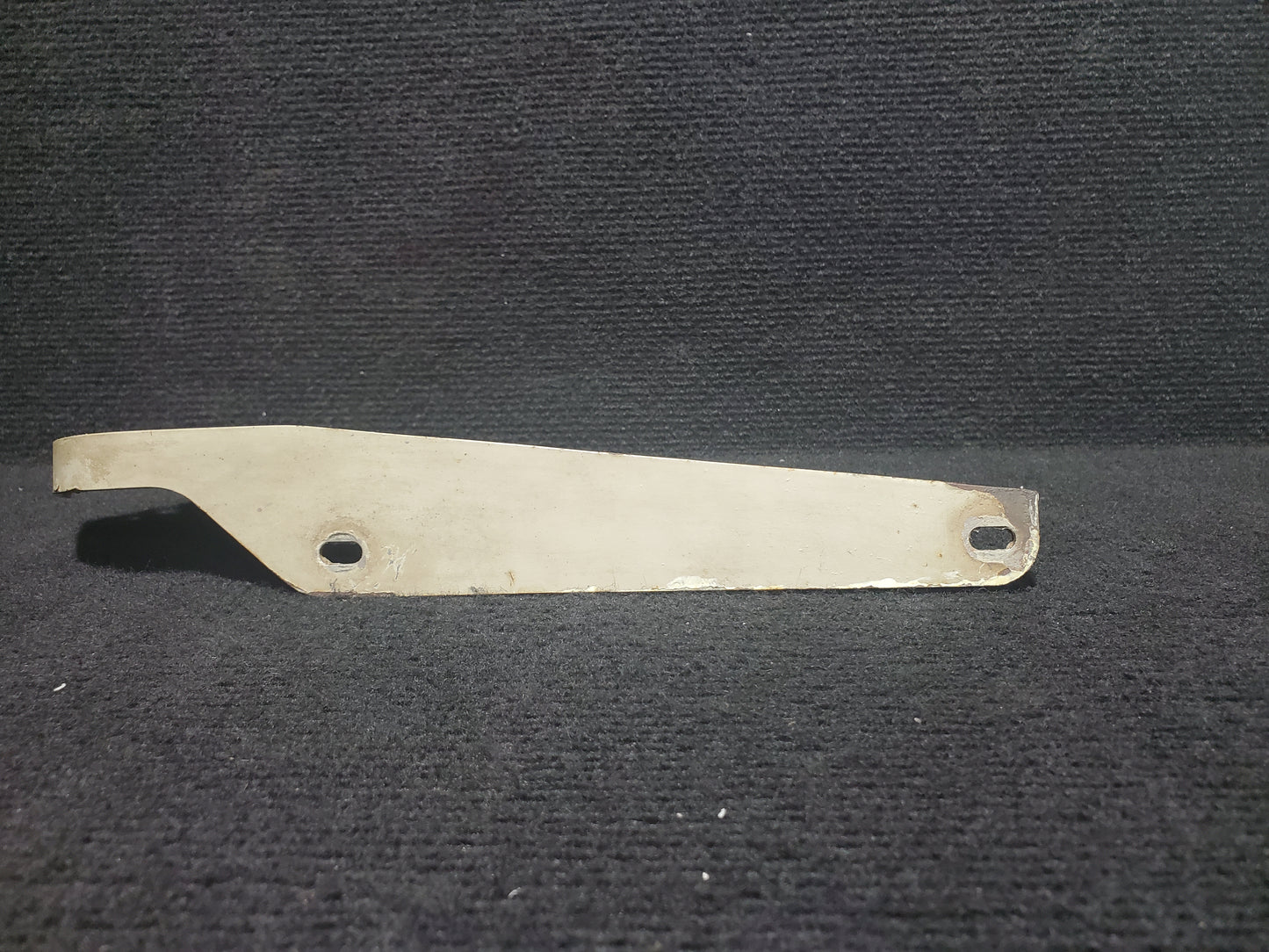 Bracket - Oil Cooler Mounting Lower - Cessna - 5Y-ZBW