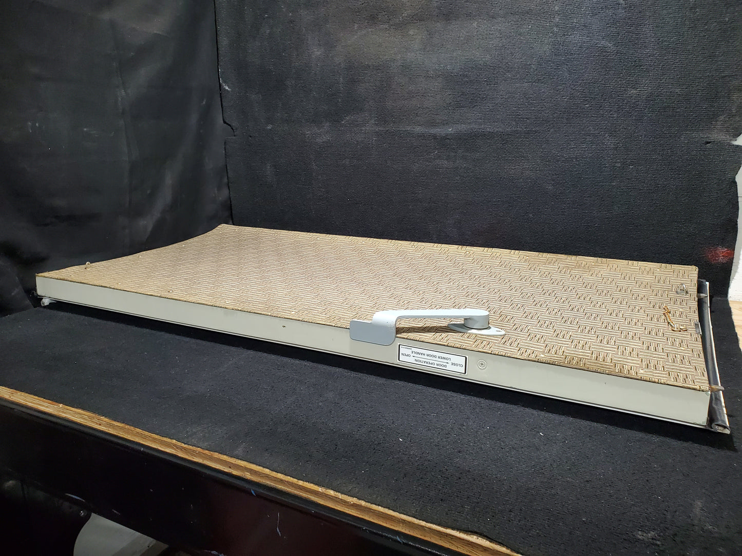 Cargo Door Assy - Lower - Cessna 208B Caravan - 5Y-MME