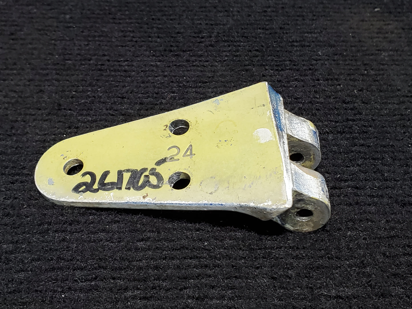 Door Hinge Lwr Aft - RH - Cessna - 5Y-BUC