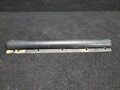 Knee Bumper Assy - Cessna - 5Y-ZBW