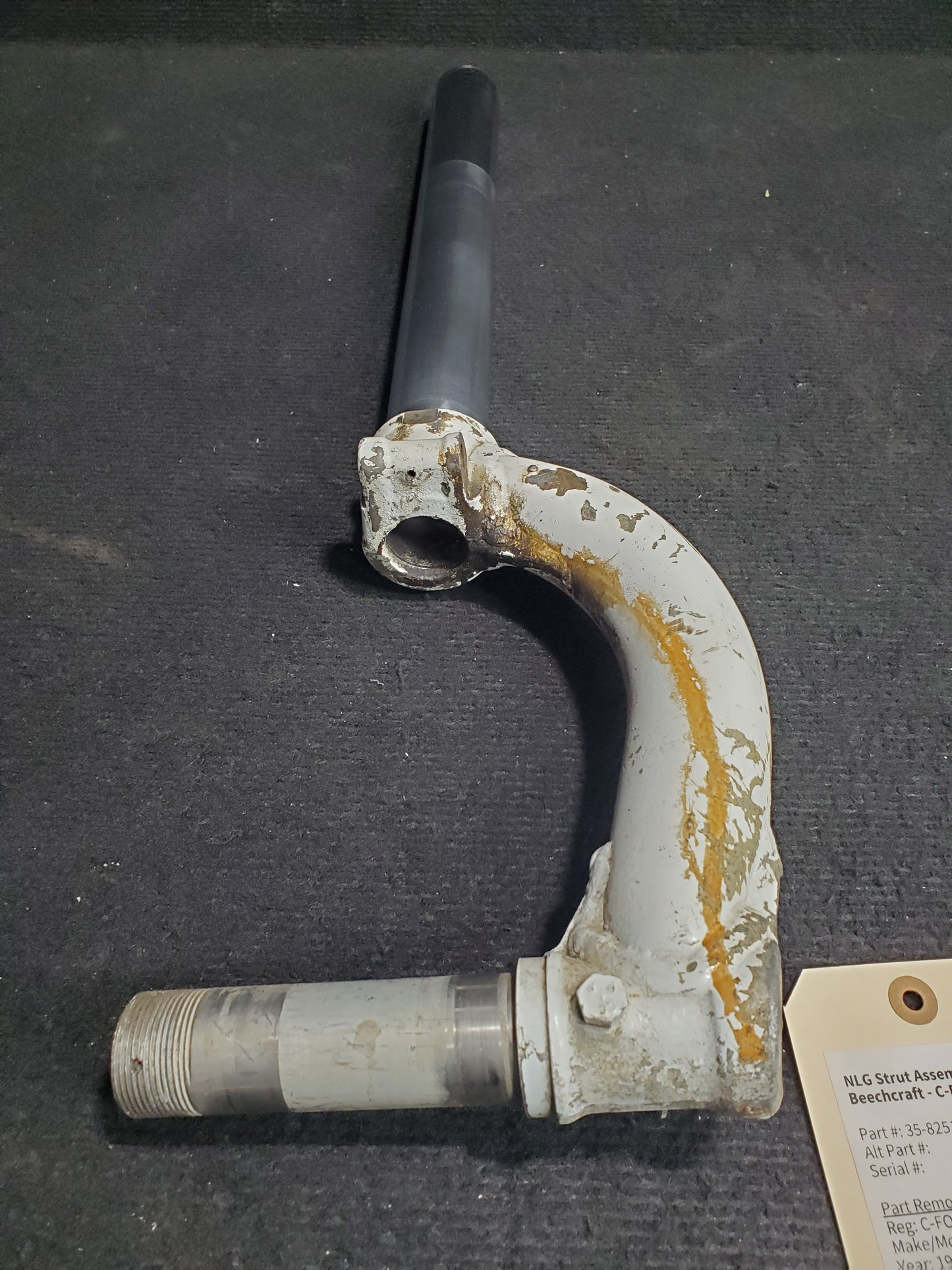 NLG Strut Assembly Lower - Beechcraft - C-FOZZ