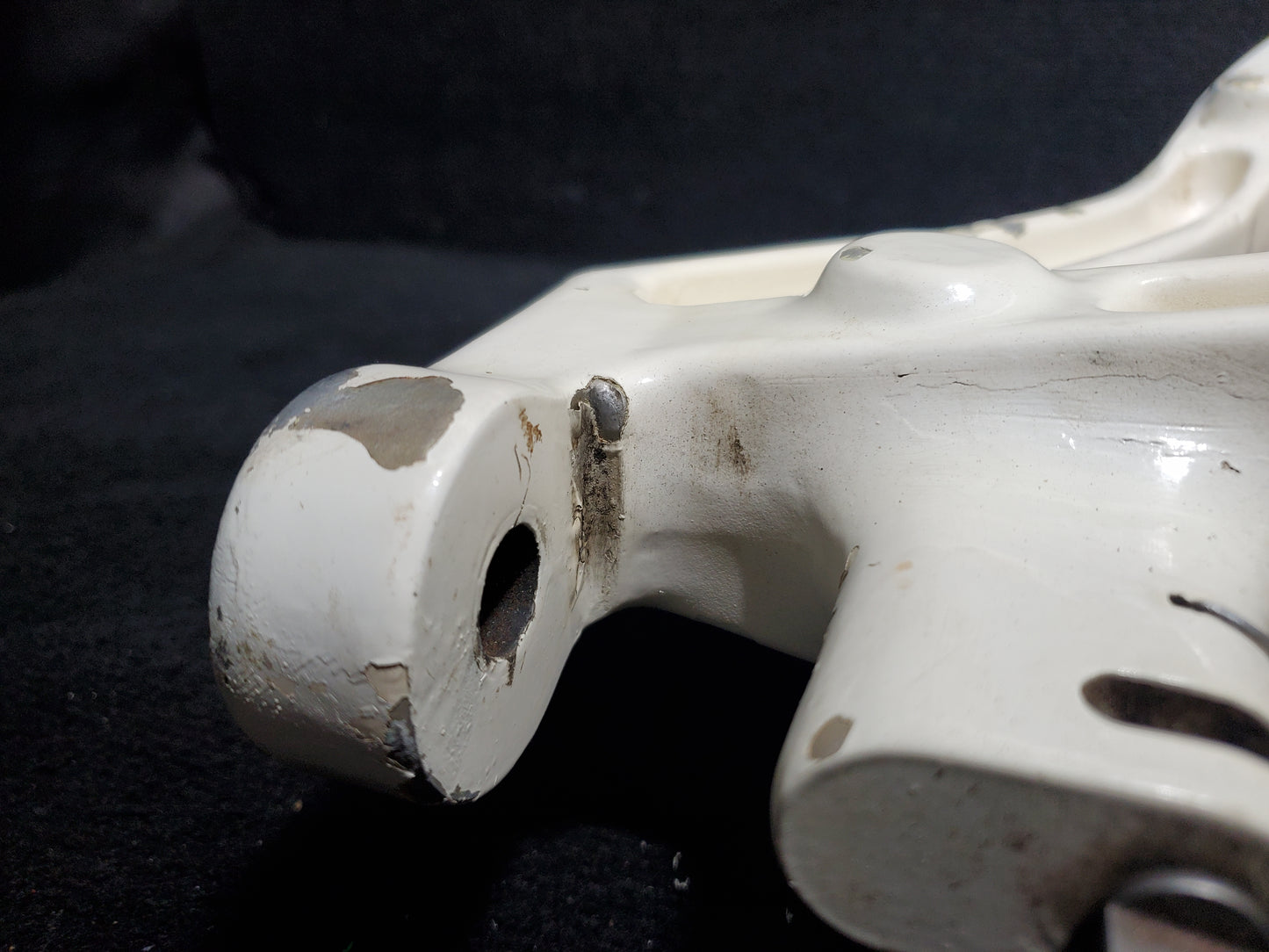 NLG Trunnion Assy - Cessna - 5H-NWA
