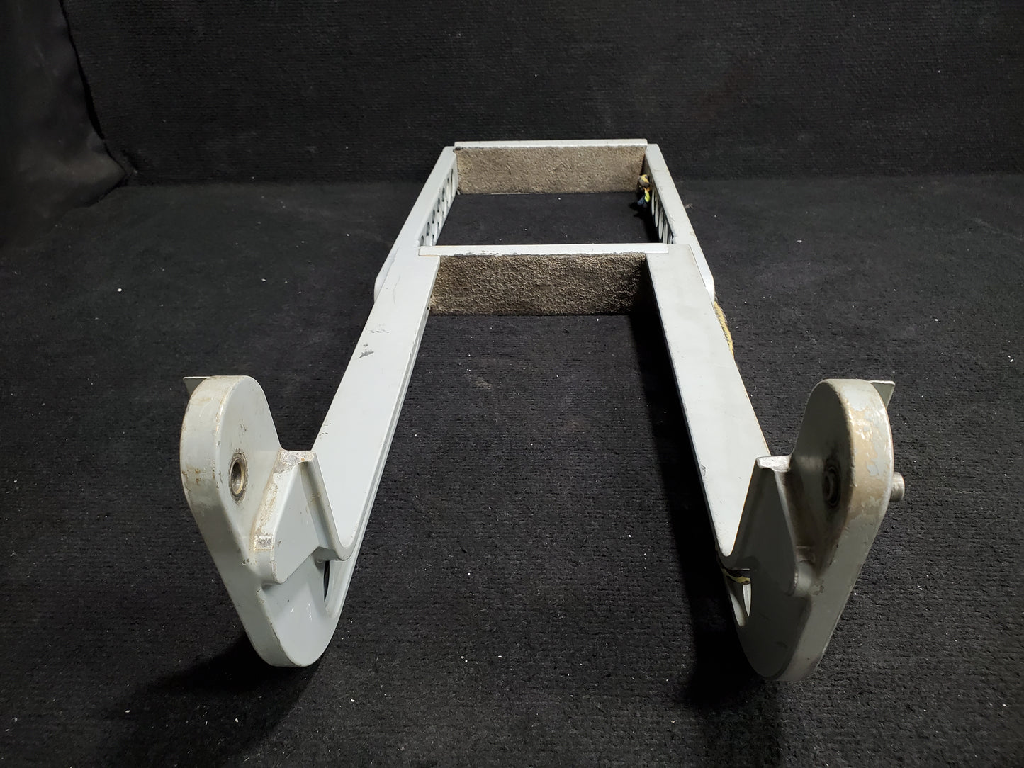 Crew Step Assembly - Cessna - 5Y-TAZ