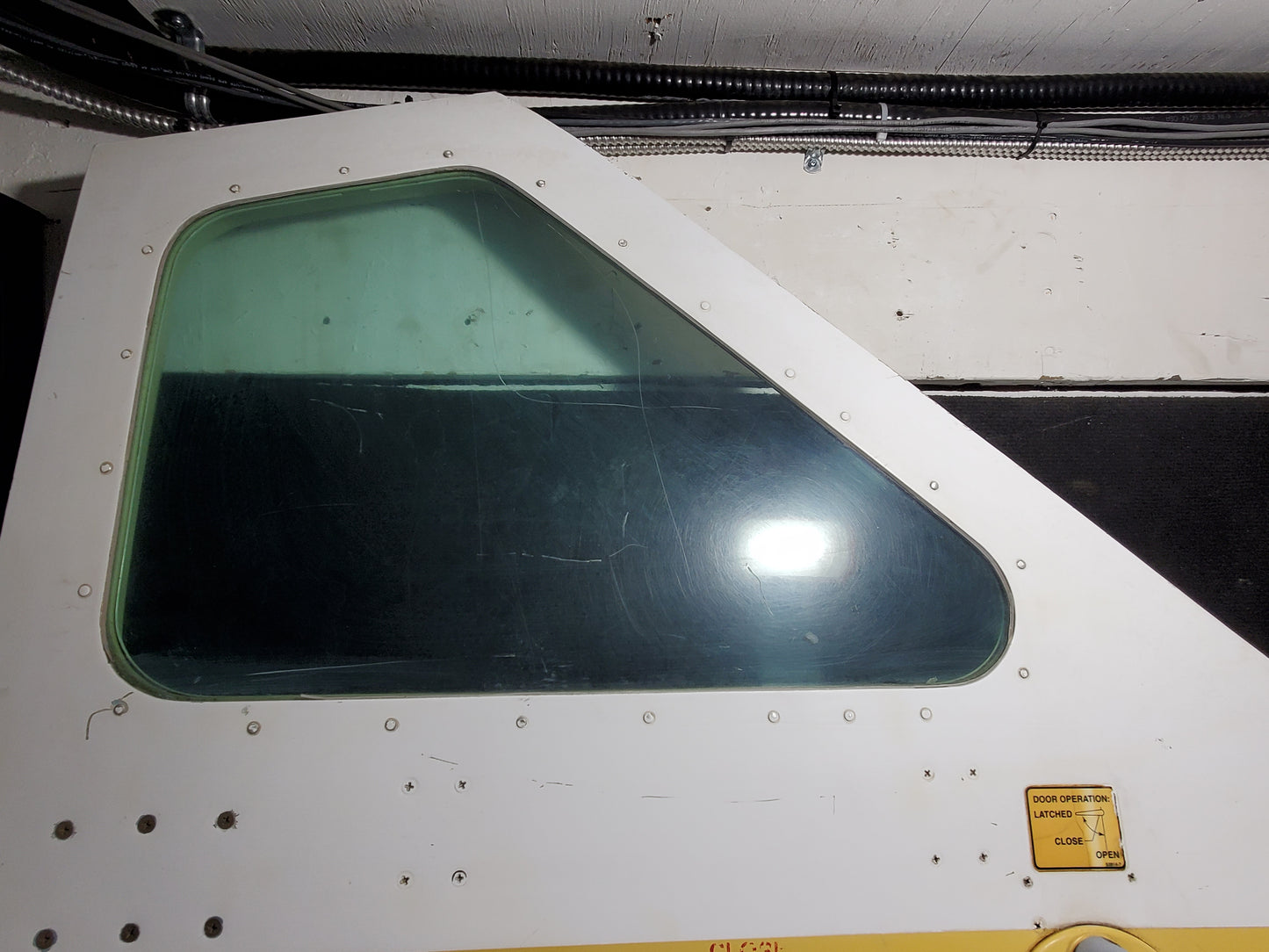 Crew Door - RH - Cessna - 5H-TAZ