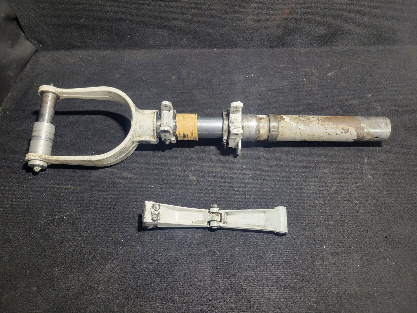 Nose Gear Shock Strut Assy - C-GROC