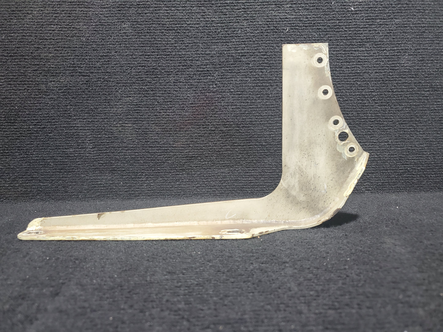 Bracket - Oil Cooler Mounting Lower - Cessna - 5Y-ZBW