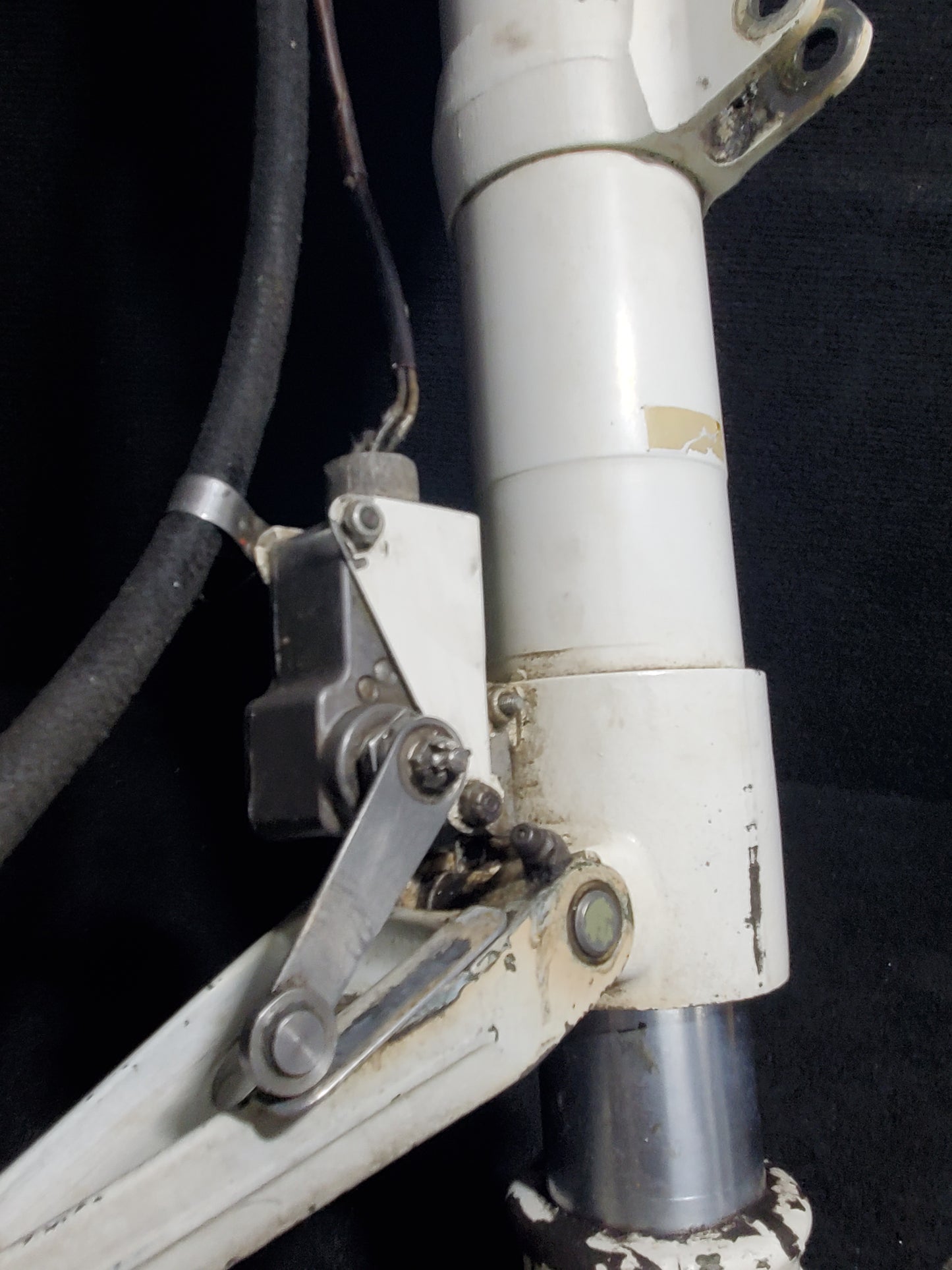 Main Landing Gear Strut Assy LH - Cessna - C-FSYN