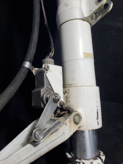 Main Landing Gear Strut Assy LH - Cessna - C-FSYN