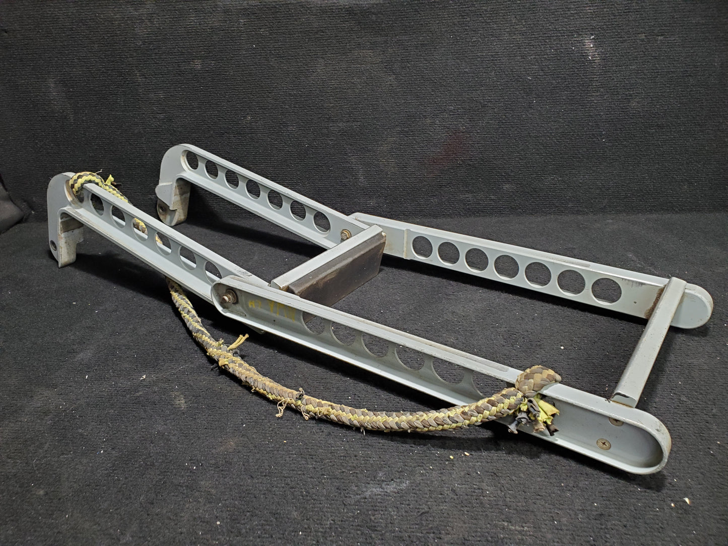 Crew Step Assembly - Cessna - 5H-NWA