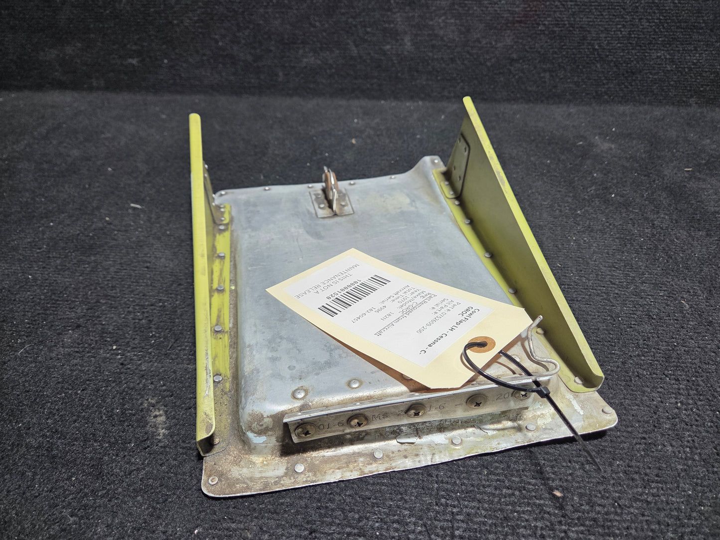 Cowl Flap LH - Cessna - C-GROC