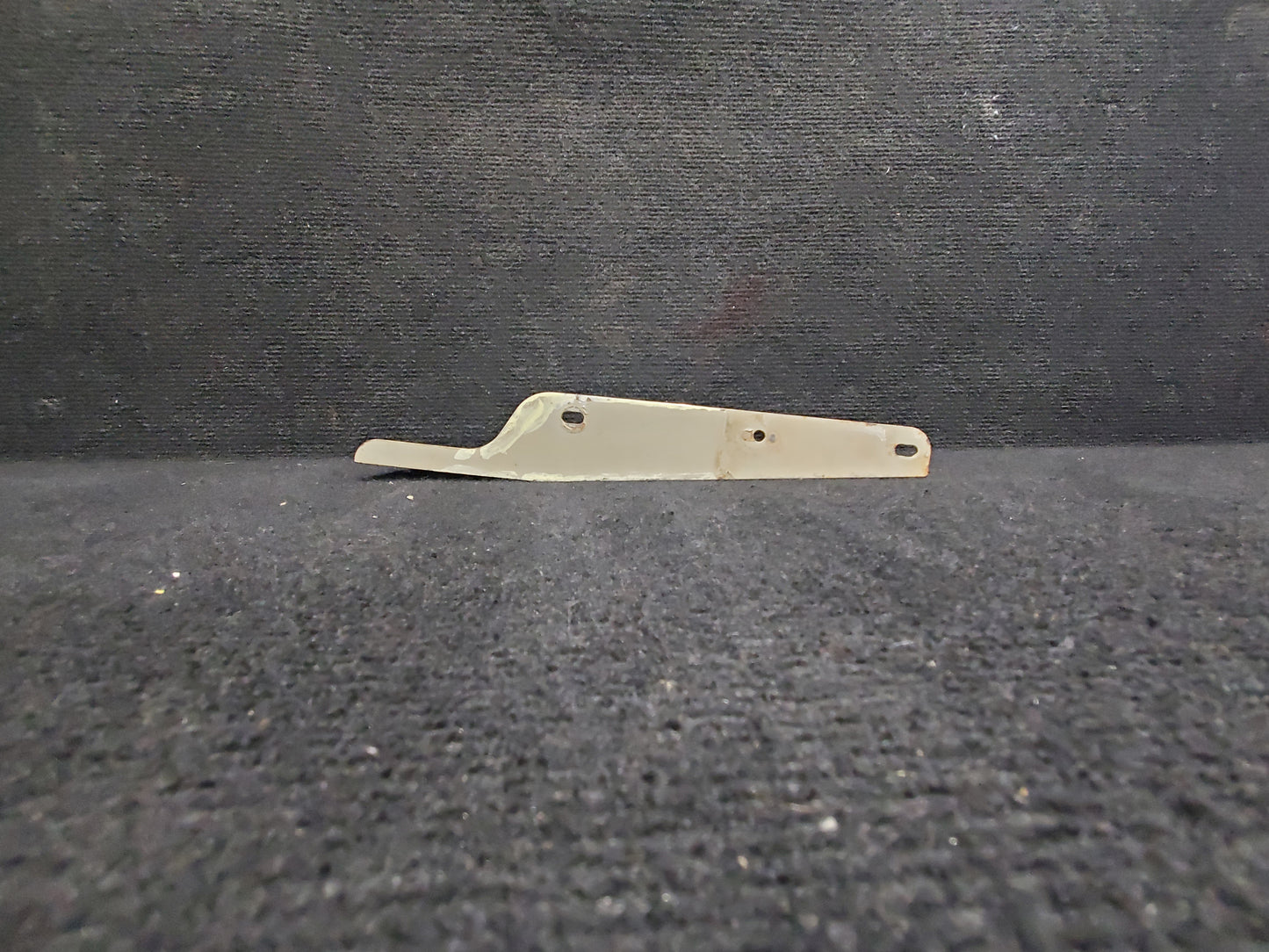 Oil Cooler Mounting Bracket - Upper - Cessna - 5Y-ZBW