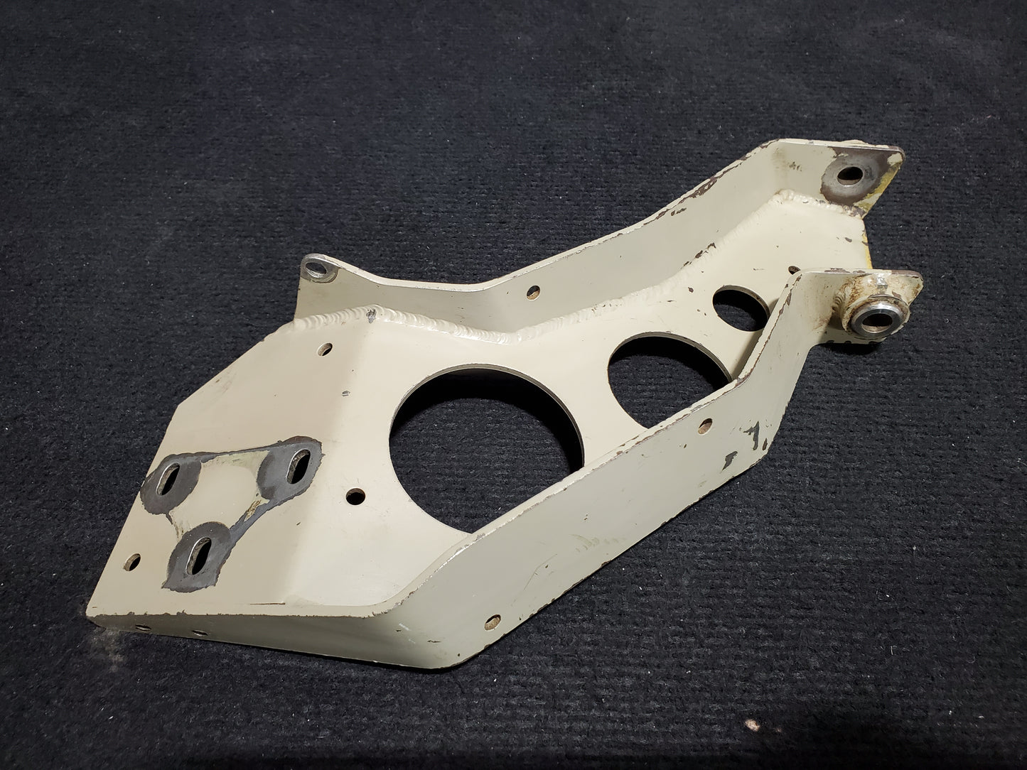 Bracket Assy 95 Amp Alternator - Cessna 208B - Unknown Origin