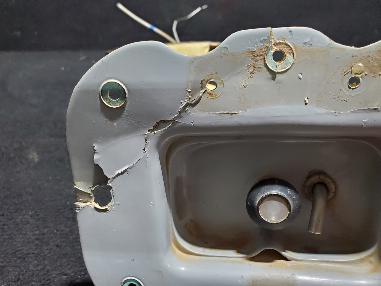 Fuel Drain Cover Outboard with Cargo Pod - Cessna - 5Y-ZBW