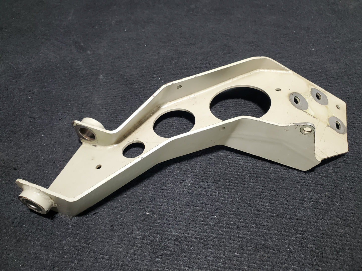 Bracket Assy 95 Amp Alternator - Cessna 208B - 5Y-ZBW