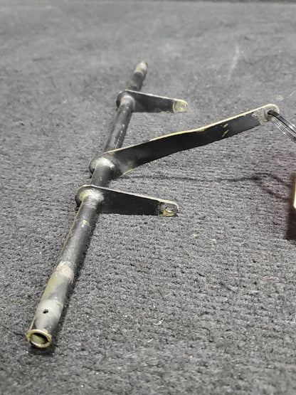 Seat Release Shaft Assembly - Cessna - OO-SEX
