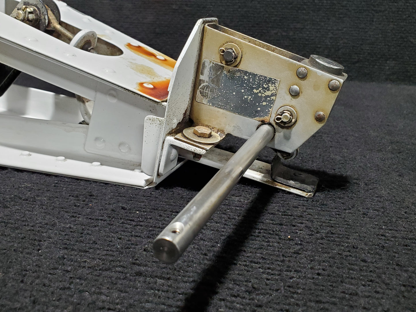 Rudder Gust Lock Assy - Aero Twin INC - OO-SEX