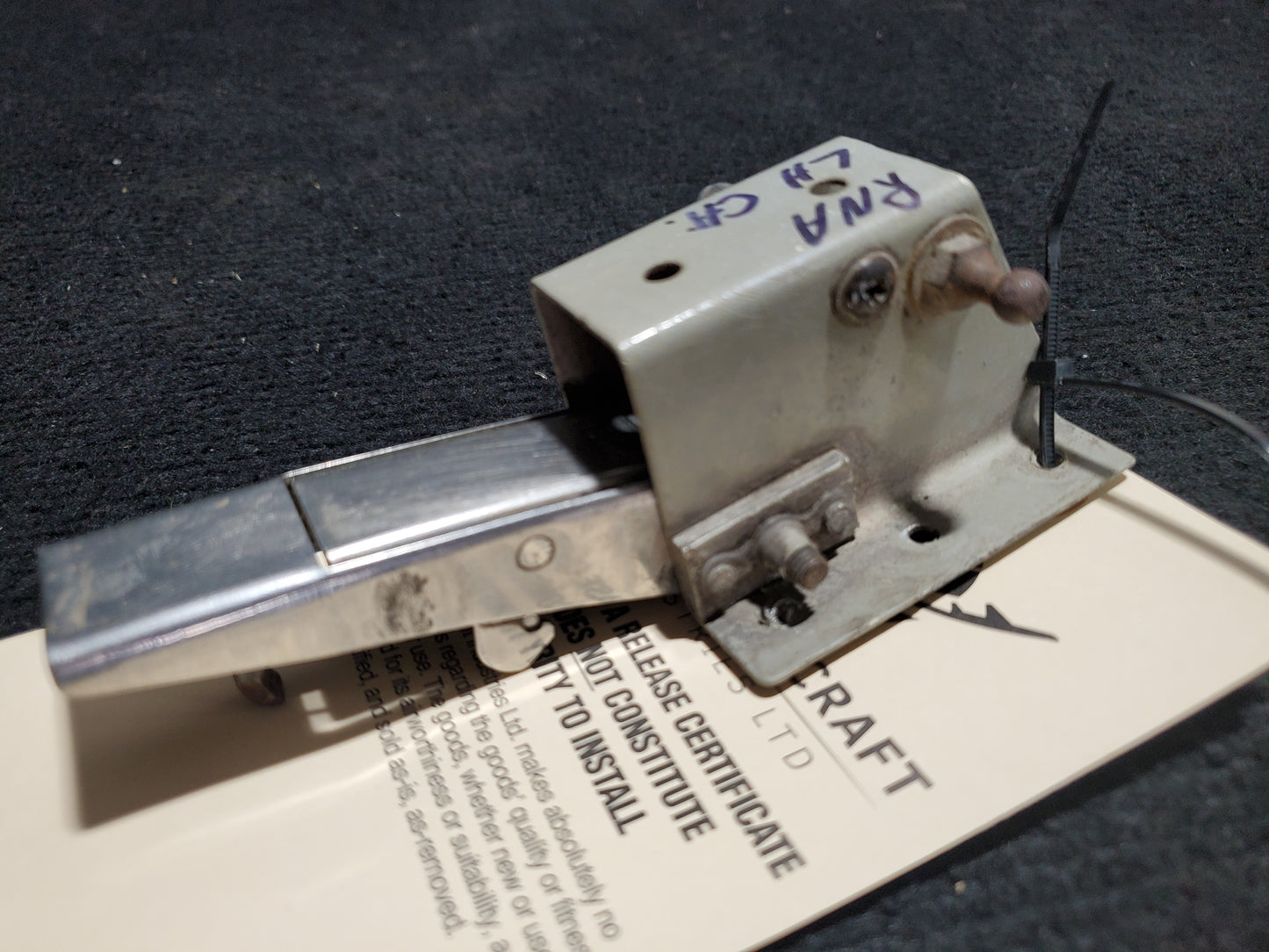 Bracket Assy - Door Latch - LH  Center - Cessna - 5Y-RNA